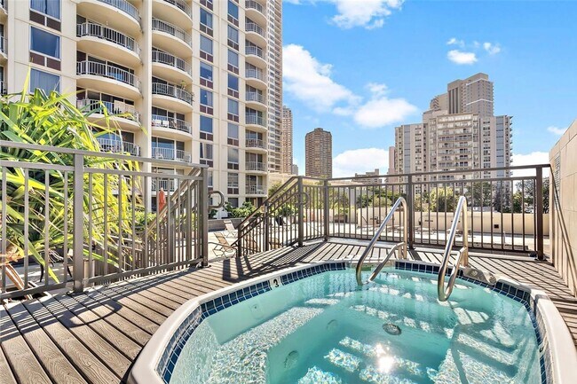 Building Photo - Great Location Awesome View and Amenities | 2-Bed 2-Bath 1-Parking