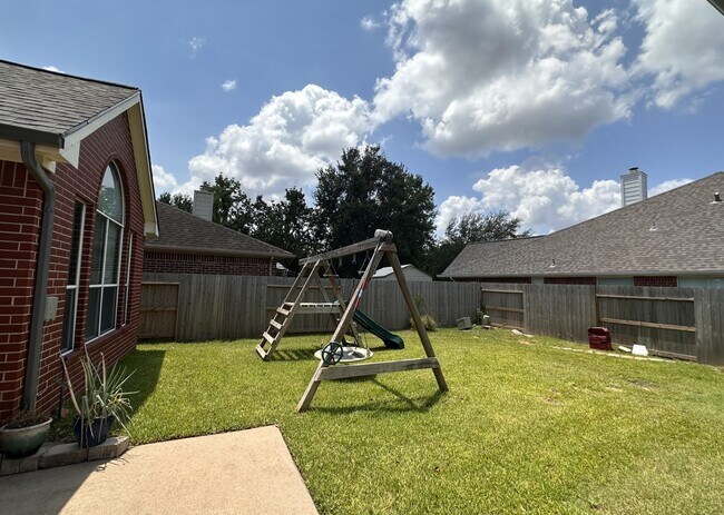 Building Photo - 8739 Saratoga Dr