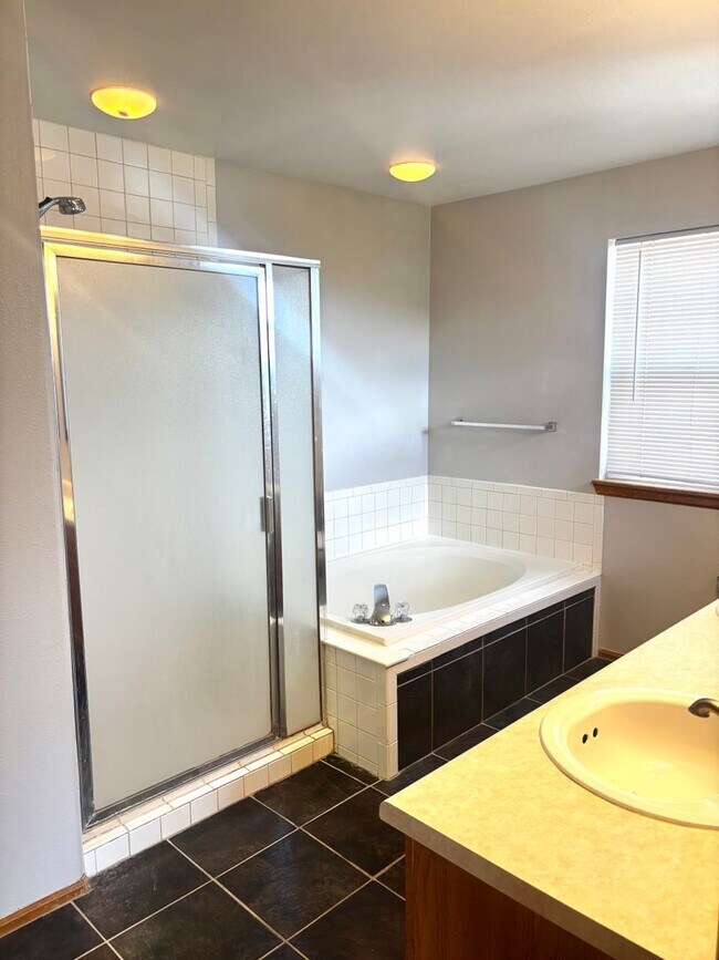 Building Photo - For Rent in Excellent Neighborhood! 80130