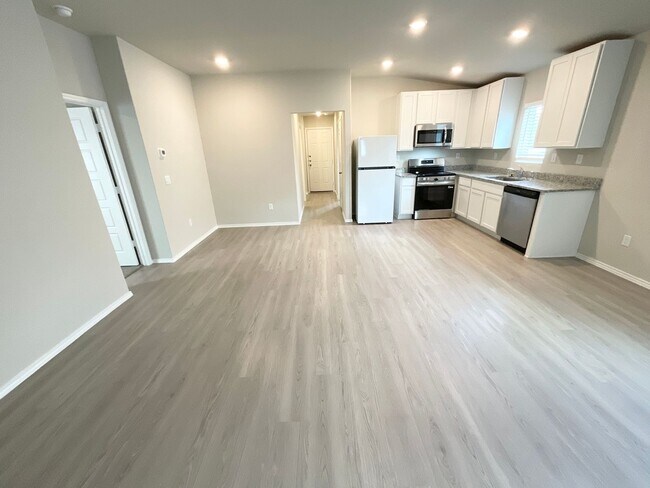 Building Photo - 5731 Falcon Pt