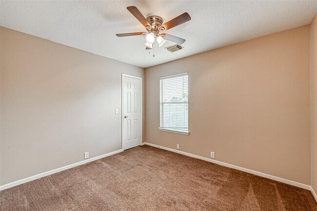 Building Photo - 11918 Solon Springs Dr