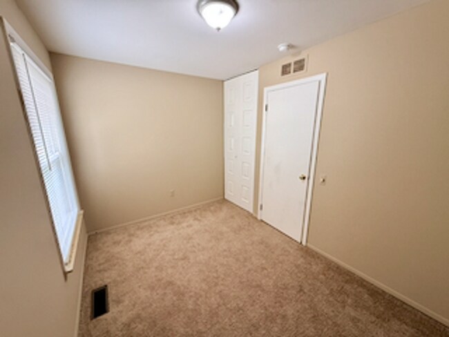 Building Photo - 2802 Stoney Ridge Dr