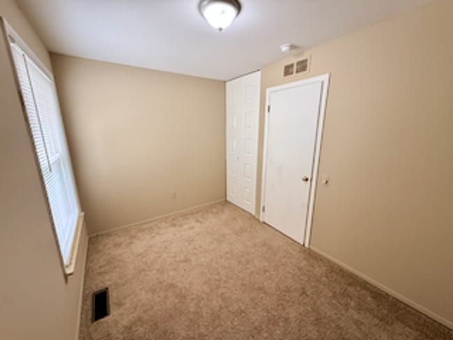 Building Photo - 2802 Willow Ct