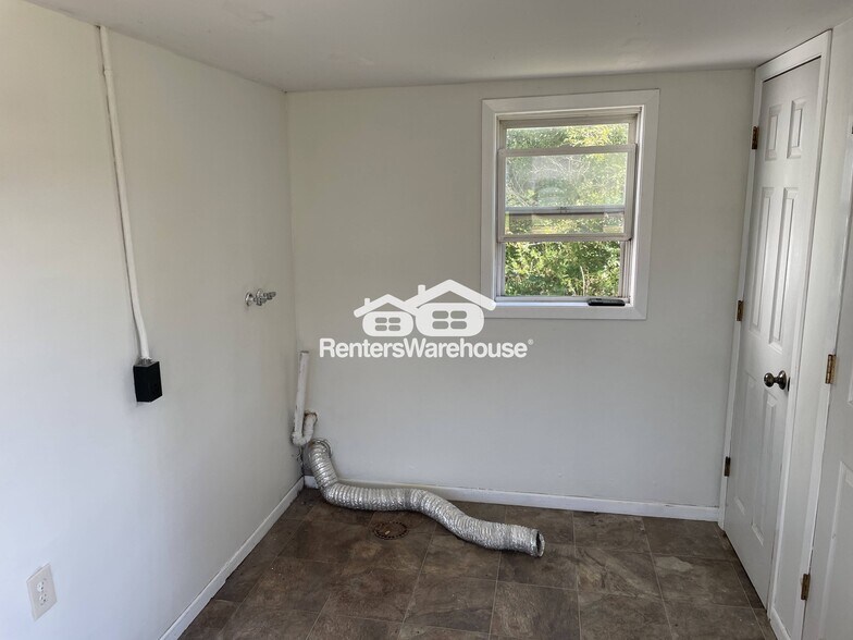 Building Photo - 1320 County Rd A