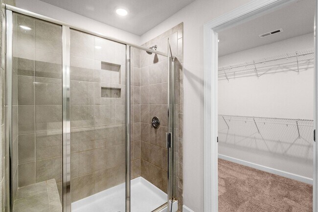 Building Photo - Beautiful and Spacious Home in the Heart o...