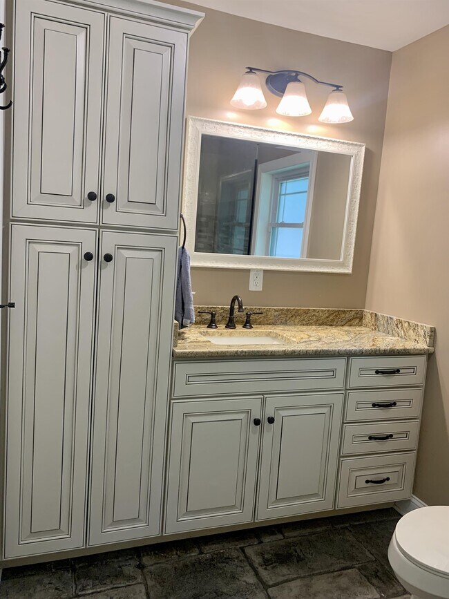 Building Photo - 204 Angel Terrace