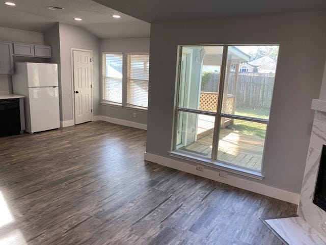 Building Photo - 102 Meadowlark Cir