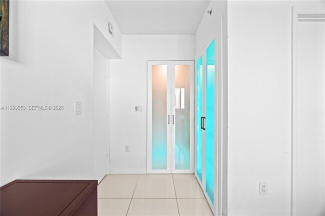 Building Photo - 1861 NW S River Dr