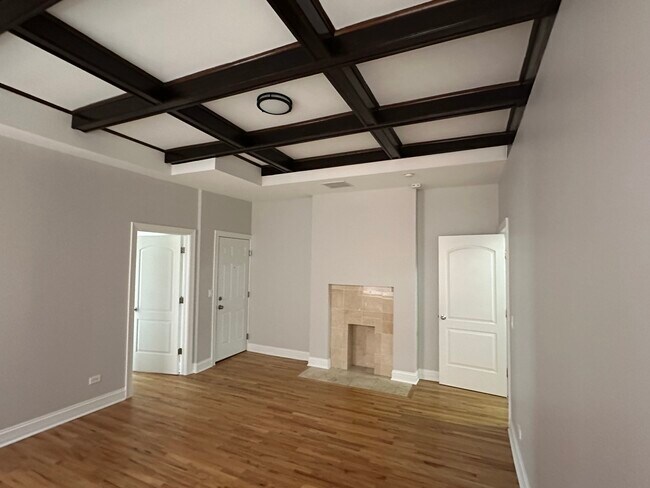 Building Photo - 4824 S King Dr