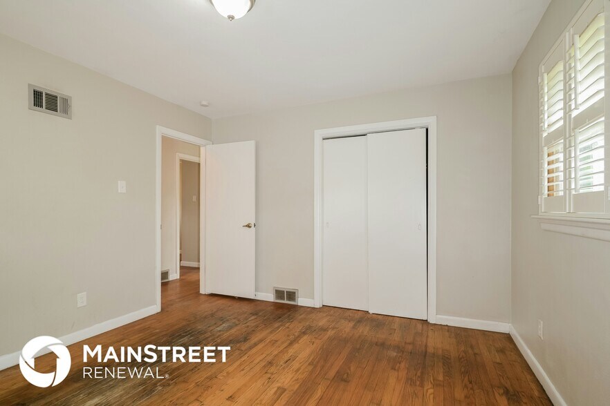 Building Photo - 670 Florland Dr