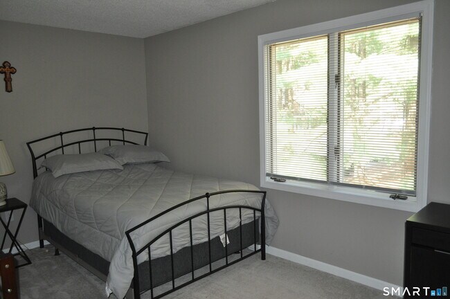 Building Photo - 110 Songbird Ln