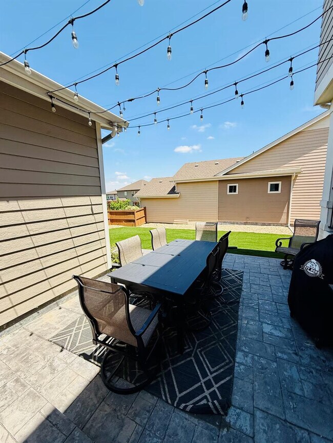 Building Photo - 15557 W 95th Ave