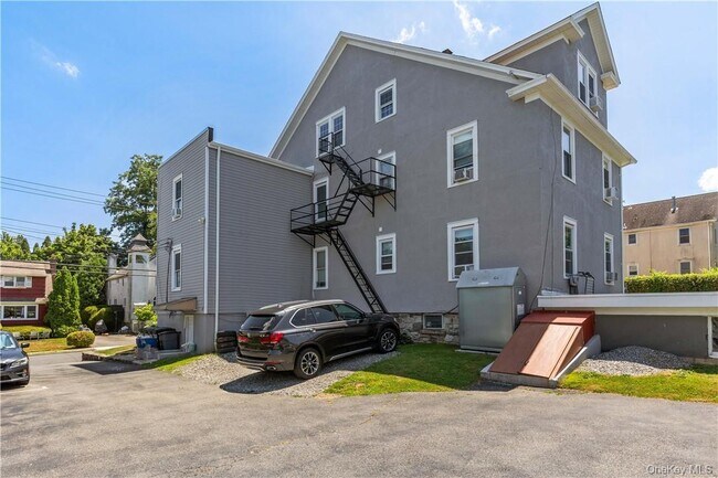 Building Photo - 56 Maple Ave