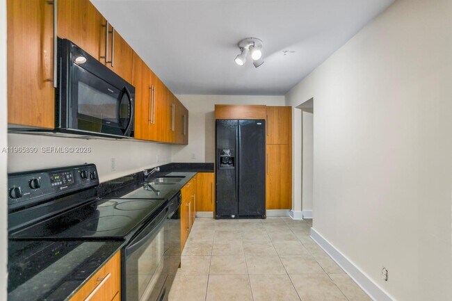 Building Photo - 3000 S Ocean Dr