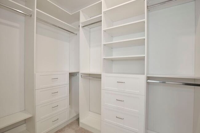 Building Photo - Charming 3/2.5 Courtyard Home with Loft & ...