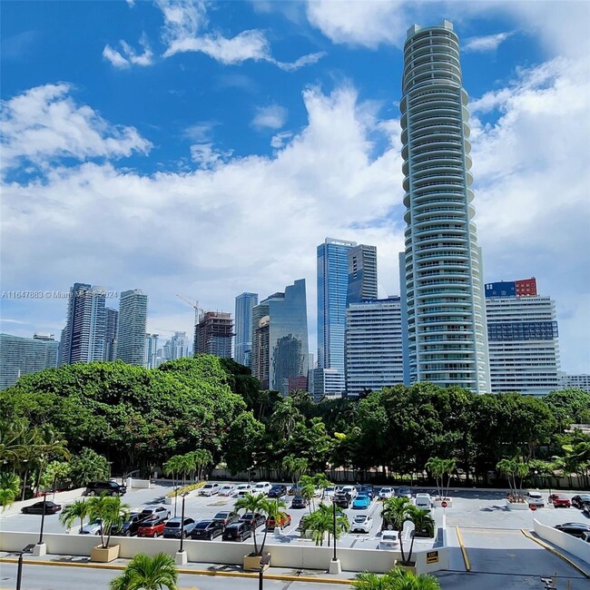 Building Photo - 1901 Brickell Ave