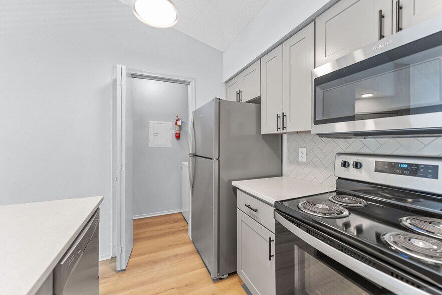 Building Photo - Silverwood Apartments