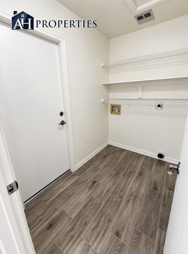 Building Photo - 7516 W Tonto Dr