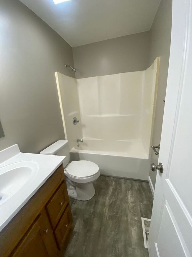 Building Photo - Now available 3 Bedroom 2 Bath Single Fami...
