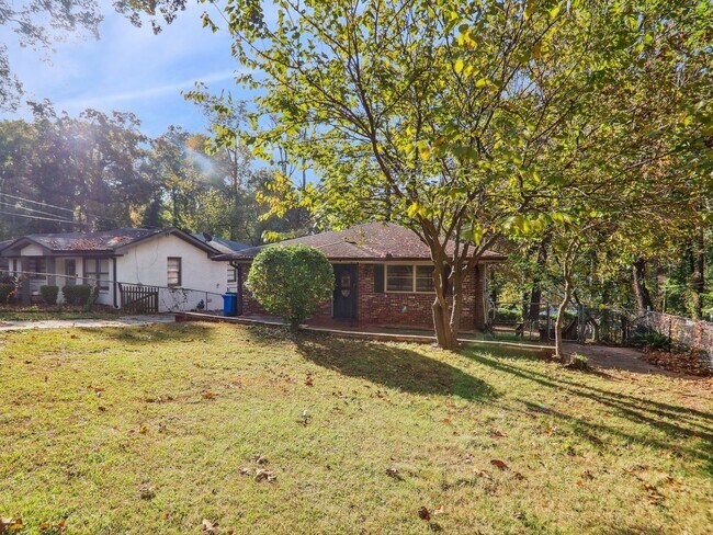 Building Photo - 3 Bedroom Duplex in Decatur