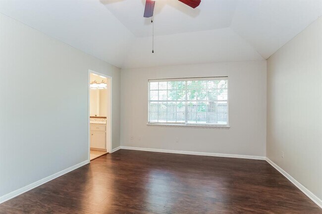 Building Photo - 2402 Pine Terrace Dr