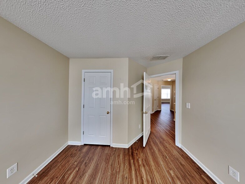 Building Photo - 4145 Ridgefair Dr