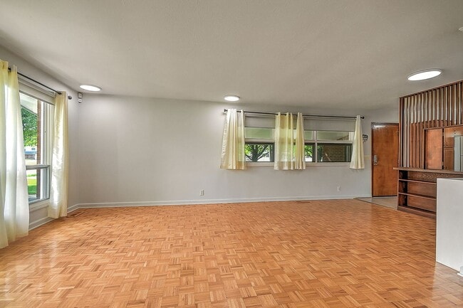 Building Photo - 1808 Sherwood Pl