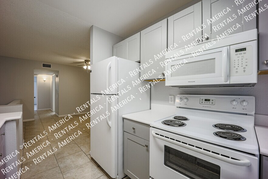 Building Photo - 747 S Ext Rd
