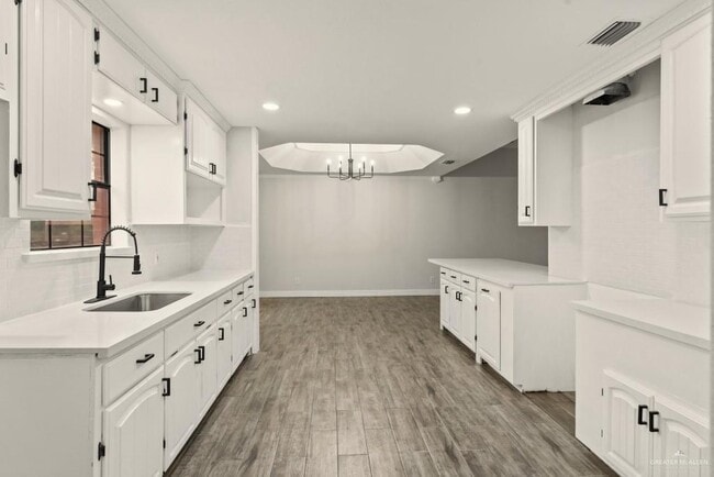 Building Photo - 413 S Los Cerritos Cir