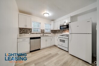 Building Photo - 1363 Hauser Blvd