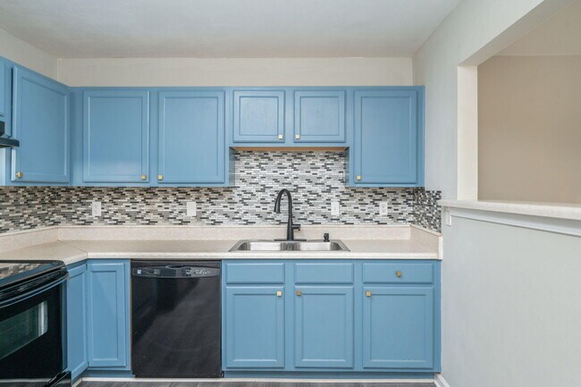 Building Photo - 242 Wainwright Dr