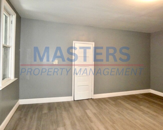 Building Photo - Spacious Rental | Convenient Central Location