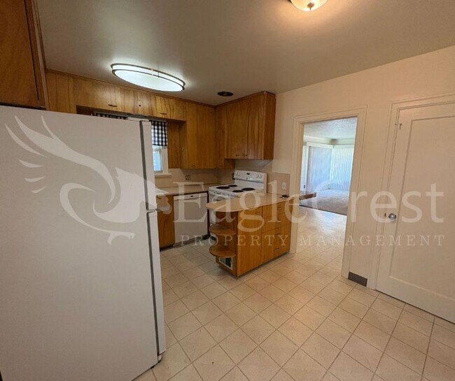 Building Photo - Three Bedroom, Two Bathroom House with Fenced Yard and Outdoor Fireplace