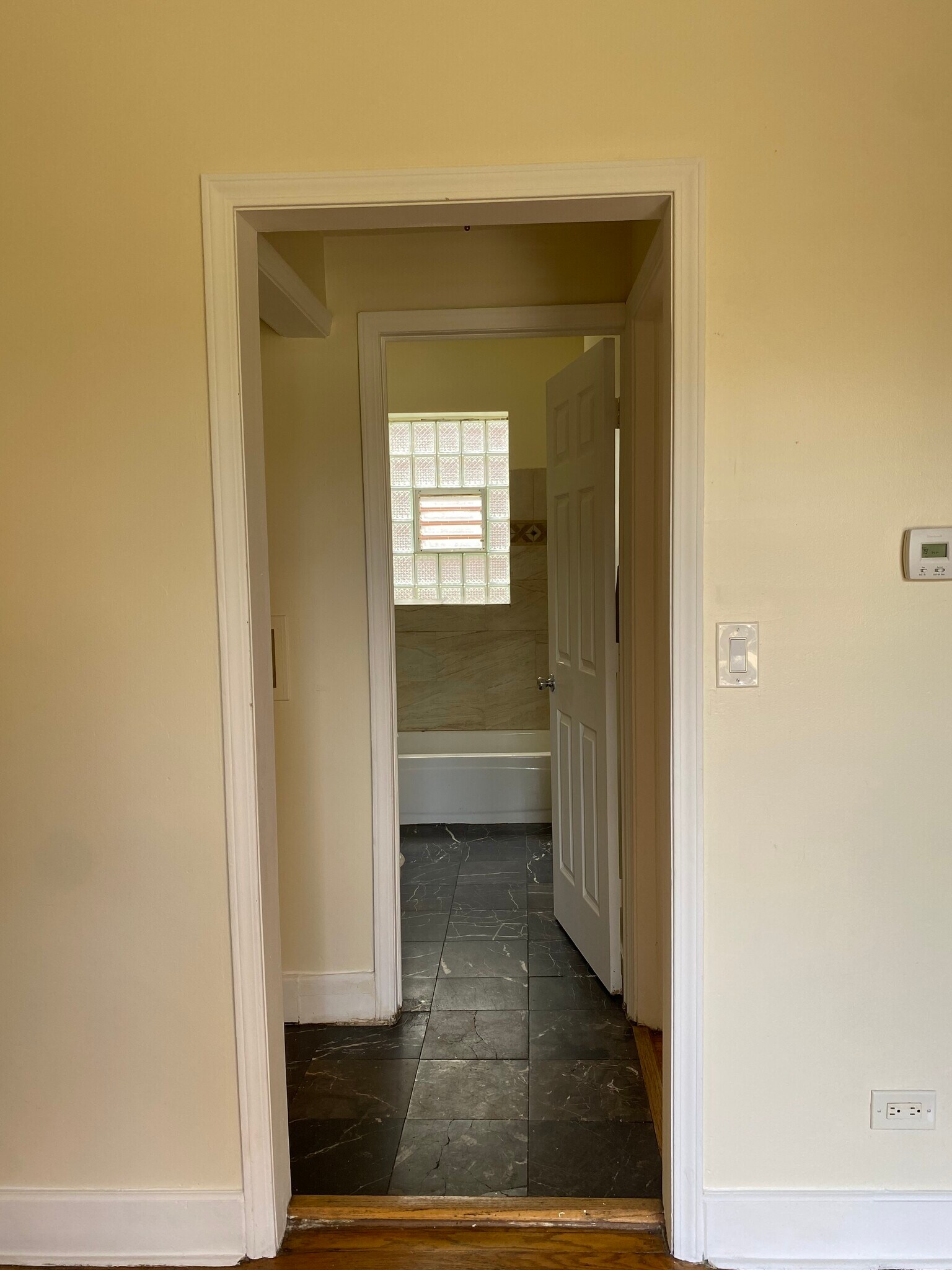Hallway - 4926 N Kedzie Ave