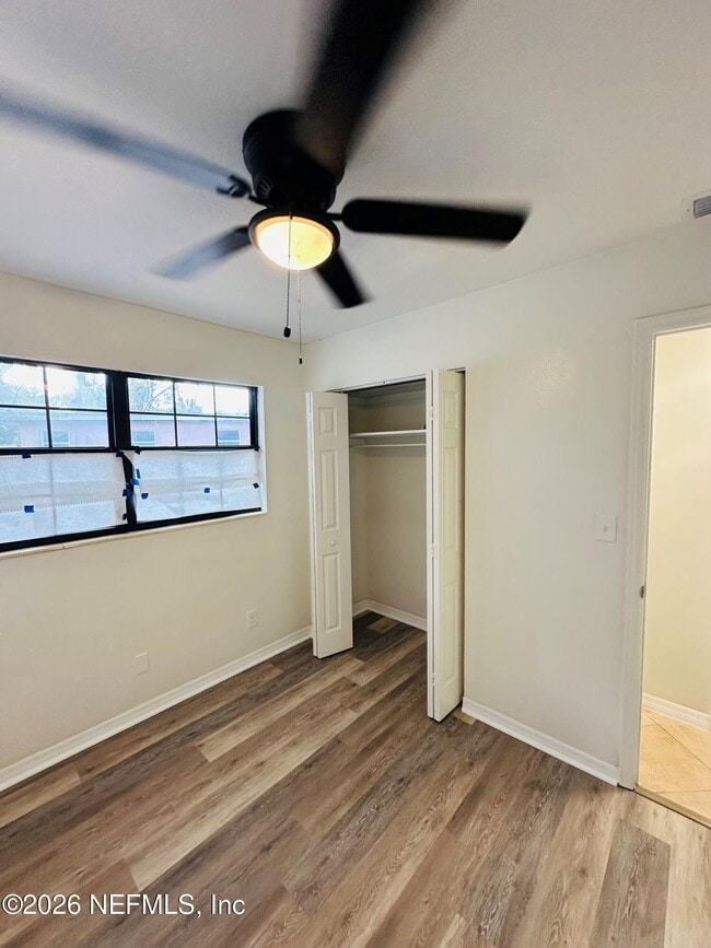 Building Photo - 1904 Delaroche Dr W