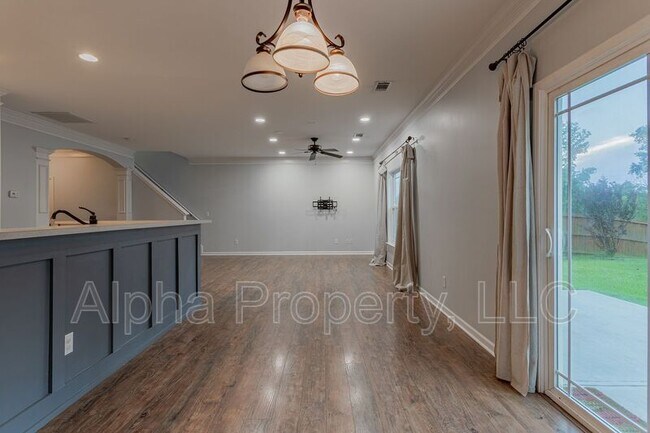 Building Photo - 18 Parkwalk Dr