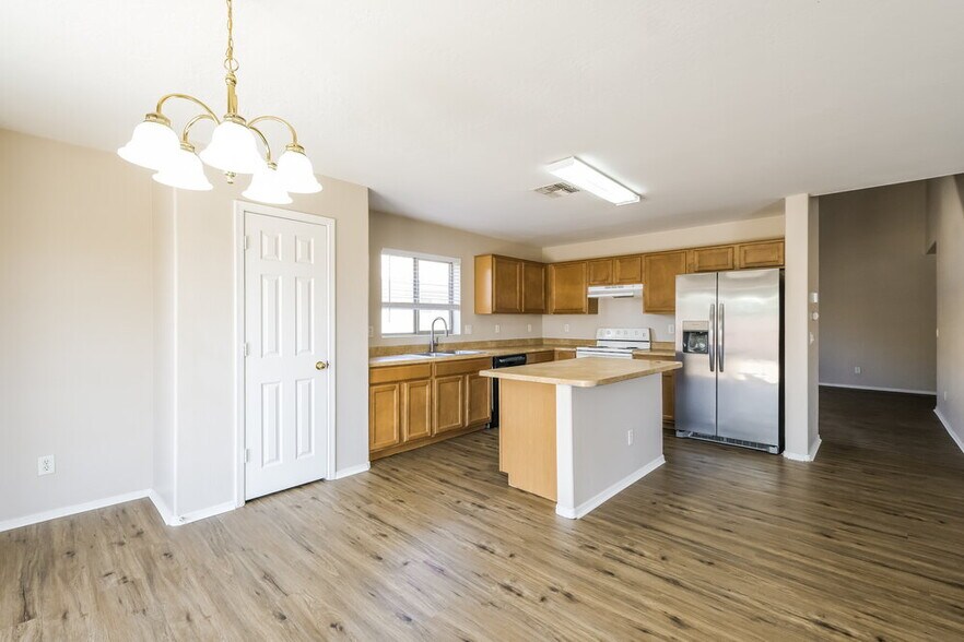 Building Photo - 4310 N 124th Ave