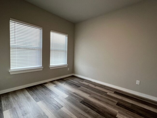 Building Photo - 1316 S 13th St