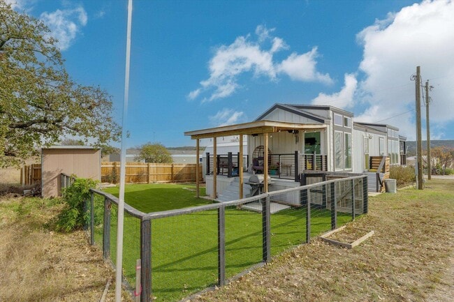 Building Photo - 307 Lnb St