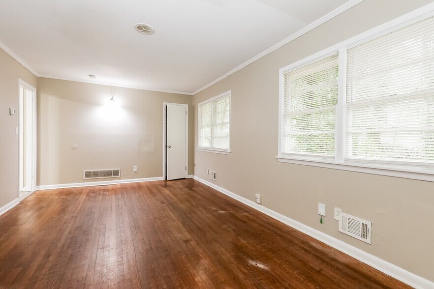 Building Photo - 3149 Beech Dr