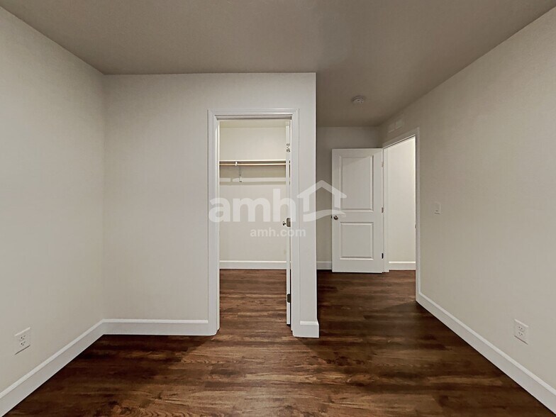 Building Photo - 5095 W Milliron Dr