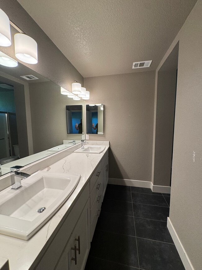 Building Photo - Sacramento St