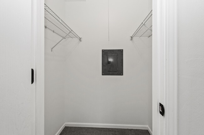 Building Photo - 4252 Central Rd