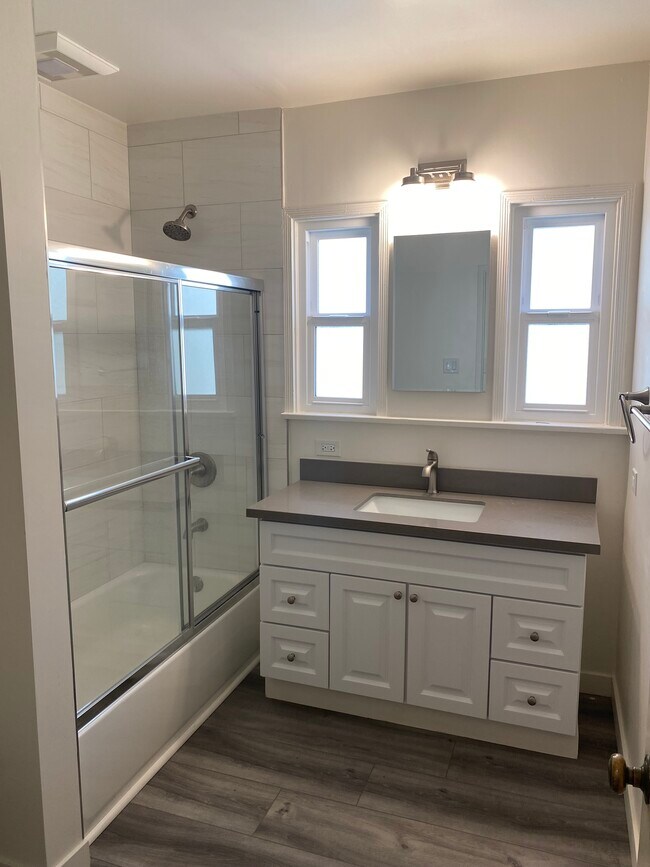 Building Photo - 1523 N Grand Oaks Ave