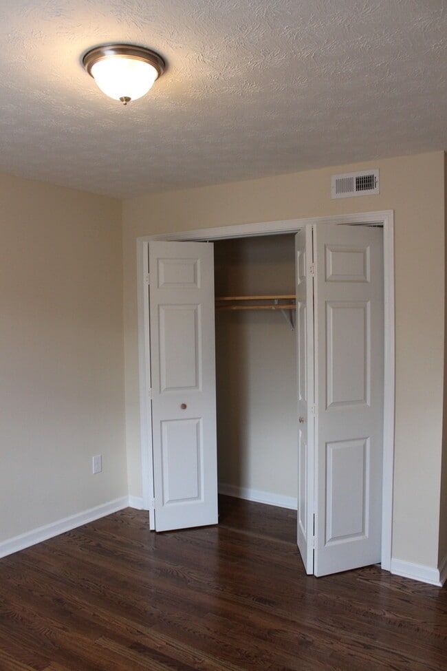 Building Photo - 2 Bedroom/2 Bathroom Condo!