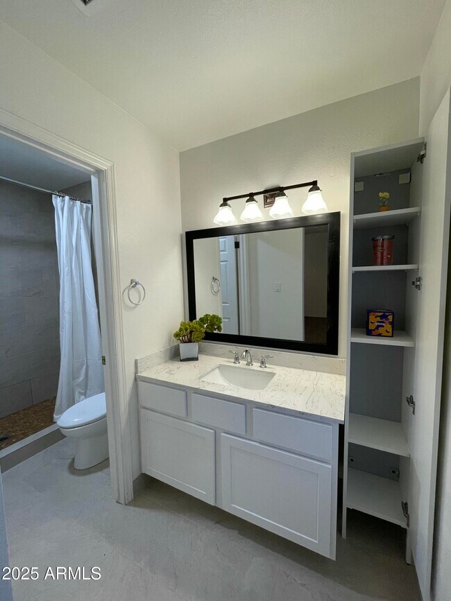 Building Photo - 10470 E Clinton St