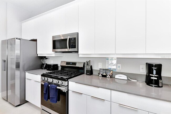 Building Photo - 7770 Sandy Ridge Dr