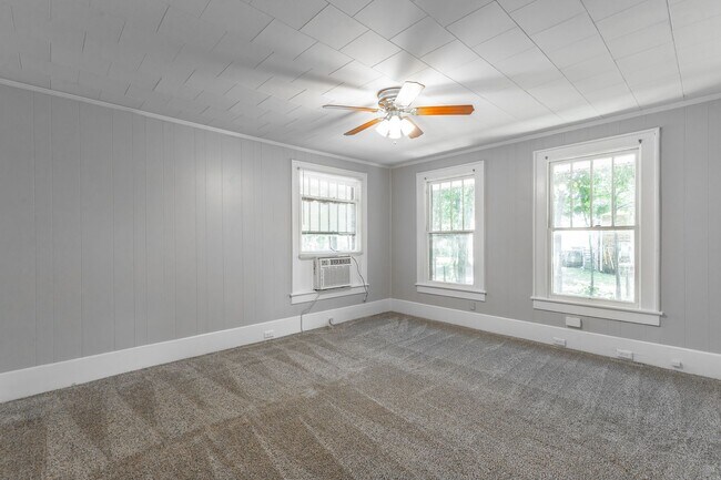 Building Photo - 300 Dunlap Ave