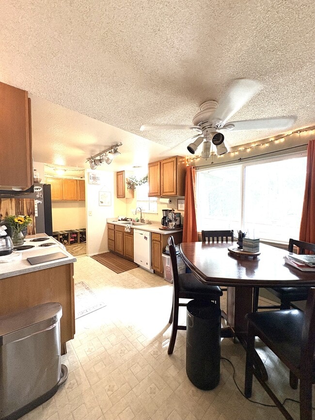 Building Photo - 13590 NW Coho Run