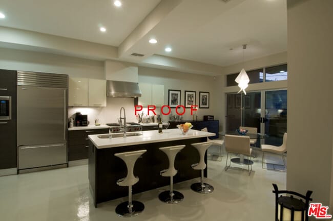 Building Photo - 2216 Main St